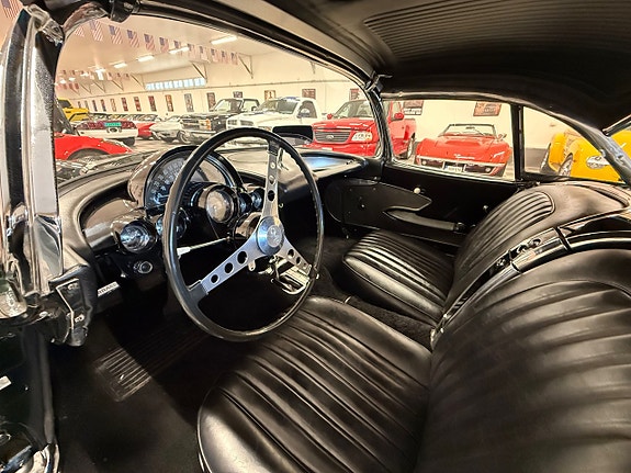 Chevrolet Corvette 23 of 30