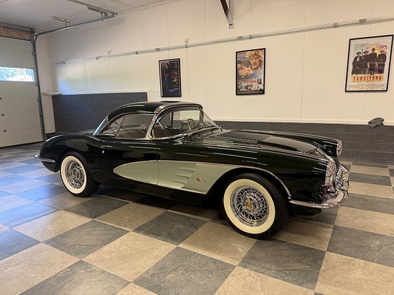 Chevrolet Corvette 2 of 5