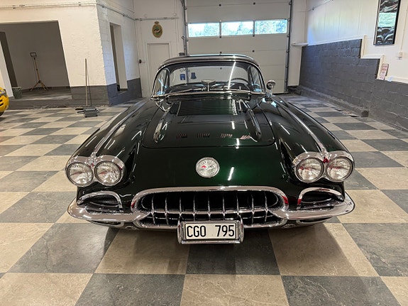 Chevrolet Corvette 4 of 5