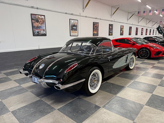 Chevrolet Corvette 11 of 30