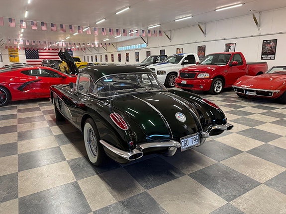 Chevrolet Corvette 9 of 30