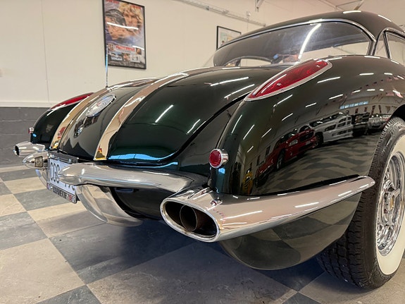Chevrolet Corvette 21 of 30