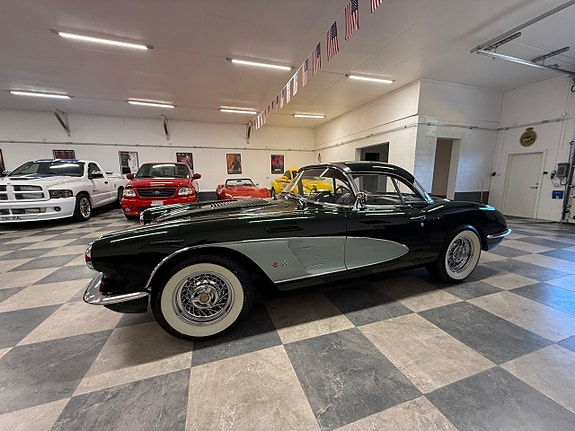 Chevrolet Corvette 6 of 30