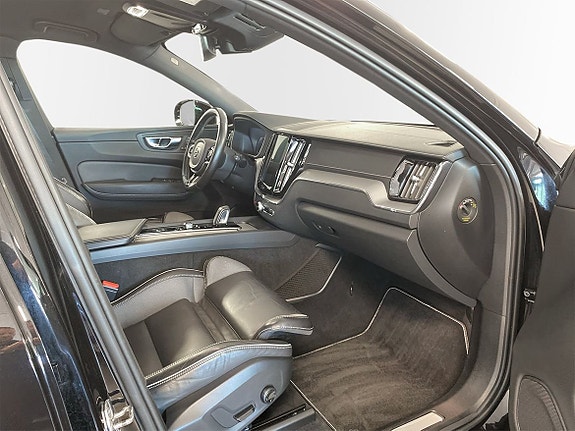 Volvo XC60 5 of 18