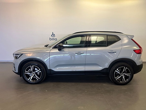 Volvo XC40 2 of 5