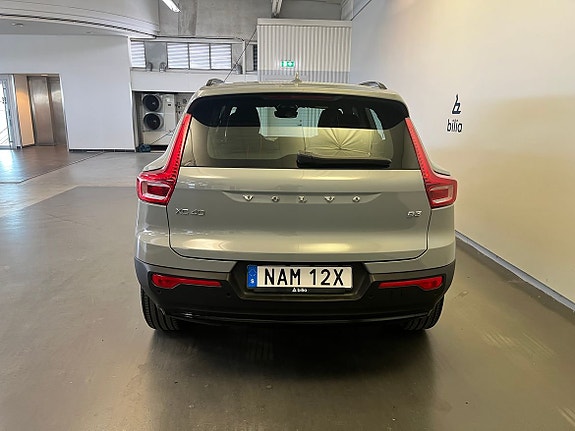 Volvo XC40 4 of 5