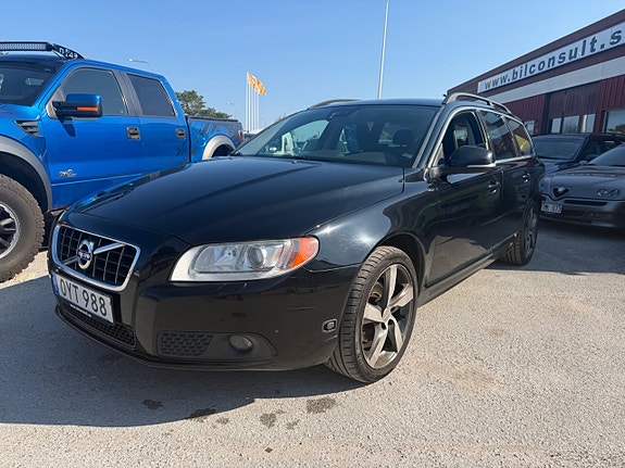 Volvo V70 2 of 5