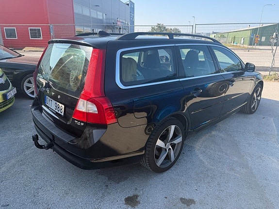 Volvo V70 3 of 5