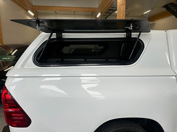Toyota HiLux 9 of 25