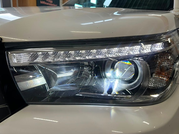 Toyota HiLux 24 of 25