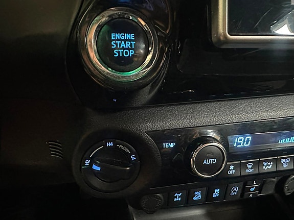 Toyota HiLux 21 of 25