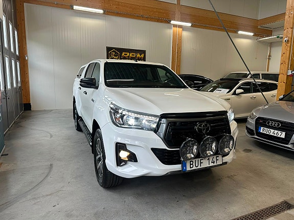 Toyota HiLux 2 of 25