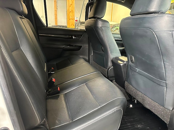 Toyota HiLux 11 of 25