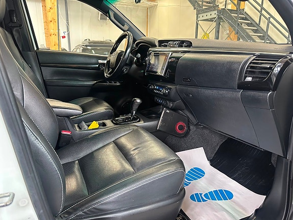 Toyota HiLux 10 of 25