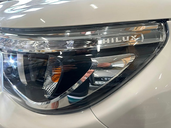 Toyota HiLux 25 of 25