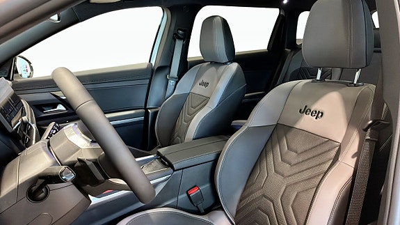 Jeep Compass 13 of 26