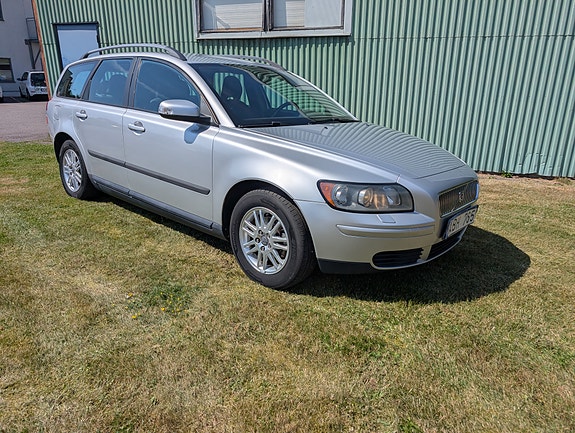 Volvo V50 2 of 5