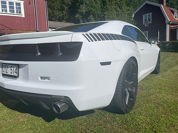 Chevrolet Camaro SS 2 of 5
