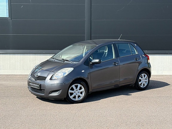 Toyota Yaris 2 of 5
