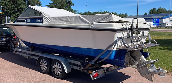 Windy 22DC Volvo Penta AQ 271C 3 of 5