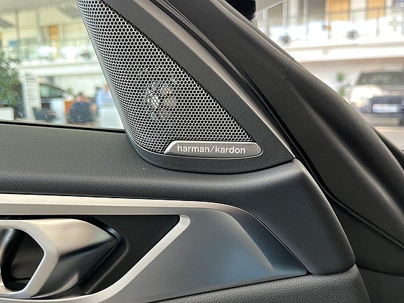 BMW i4 9 of 18