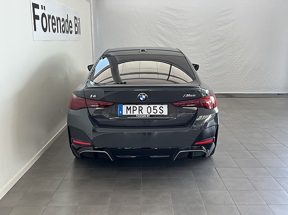 BMW i4 16 of 18