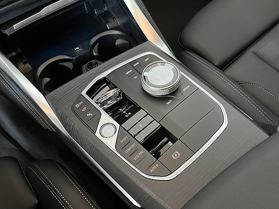 BMW i4 8 of 18