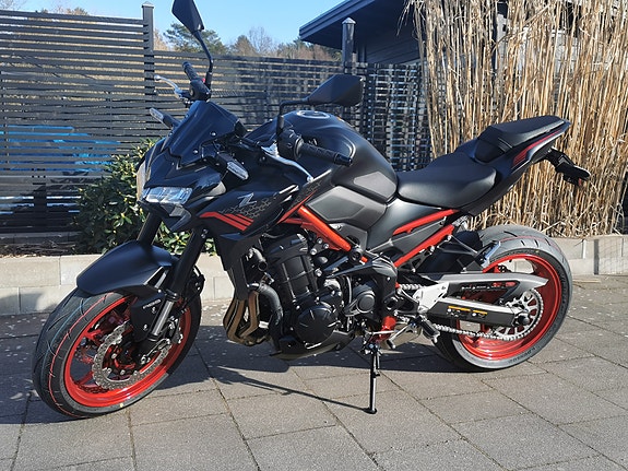 Kawasaki Z900 2 of 3