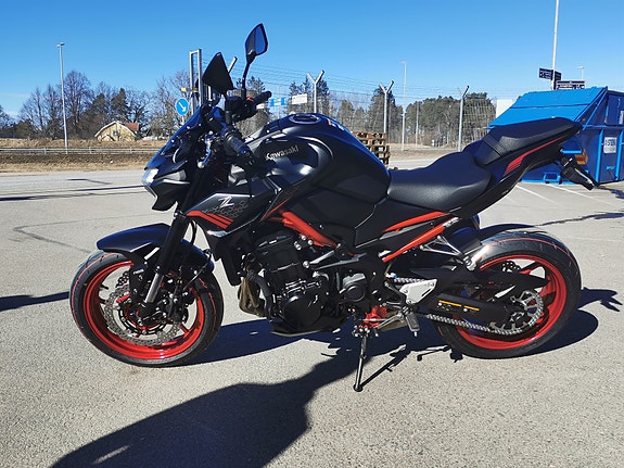 Kawasaki Z900 3 of 3
