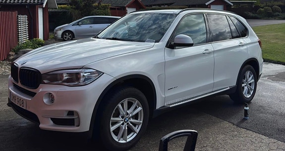 BMW X5 2 of 5
