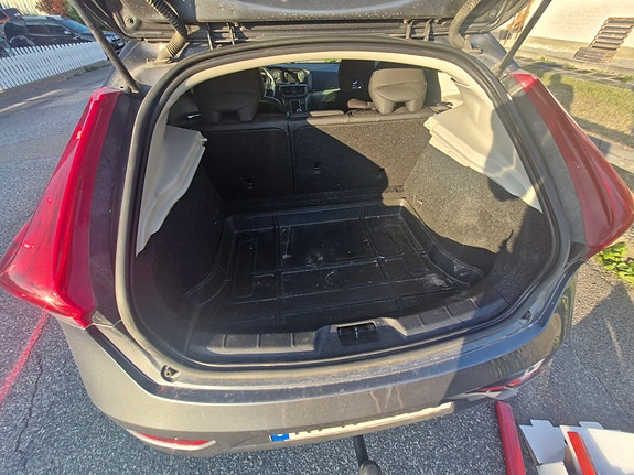 Volvo V40 6 of 9