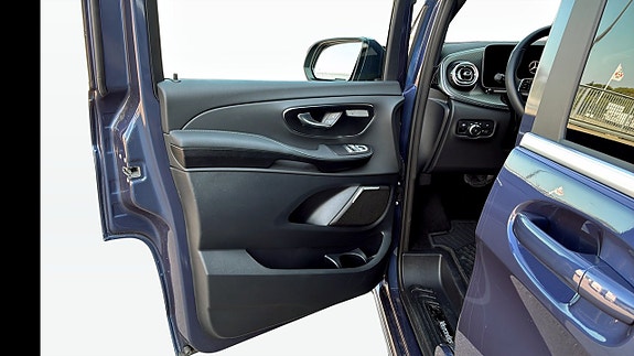 Mercedes-Benz V300 d 11 of 14