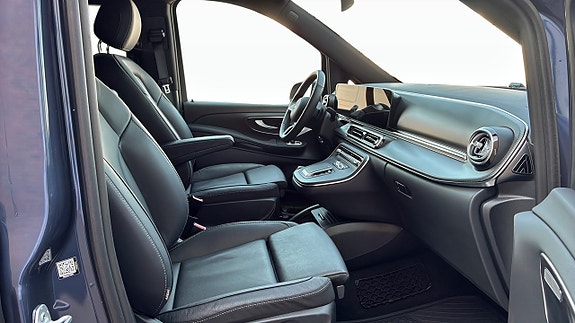 Mercedes-Benz V300 d 3 of 14