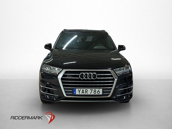 Audi Q7 2 of 5