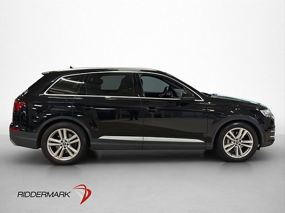 Audi Q7 4 of 5