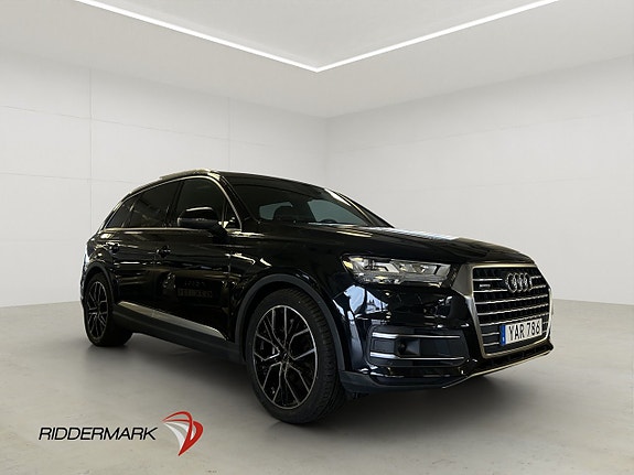 Audi Q7 2 of 30