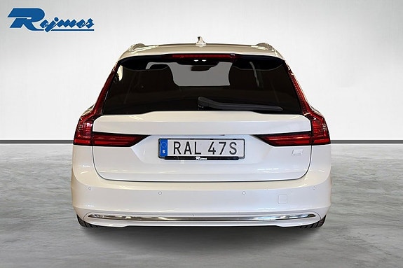 Volvo V90 3 of 5
