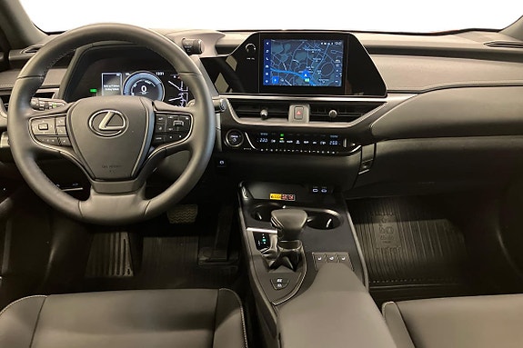 Lexus UX250h 8 of 21