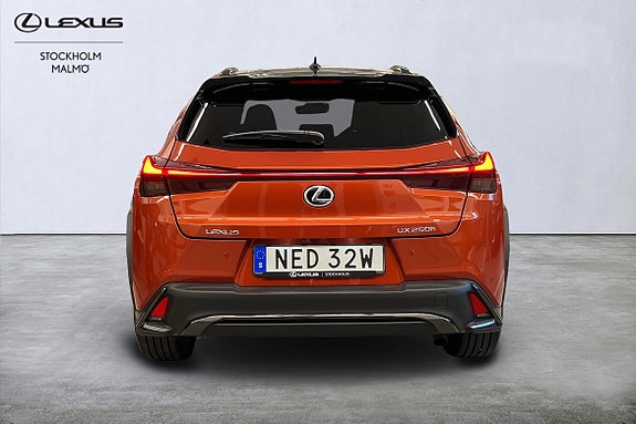 Lexus UX250h 4 of 21