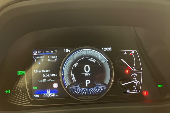 Lexus UX250h 14 of 21