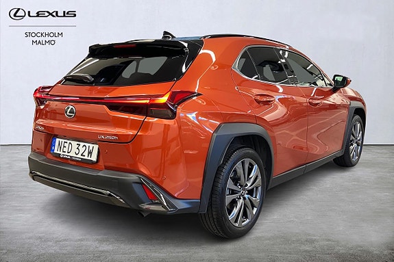 Lexus UX250h 17 of 21