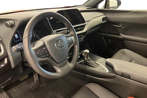 Lexus UX250h 12 of 21