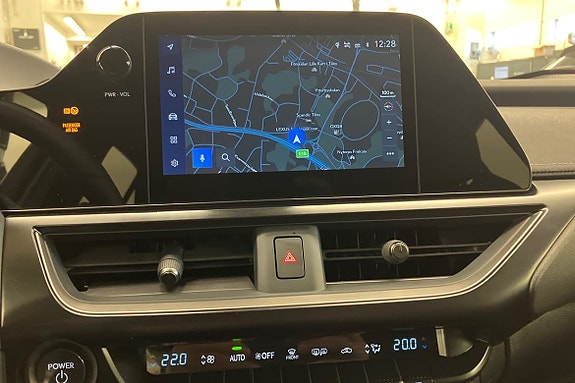 Lexus UX250h 13 of 21