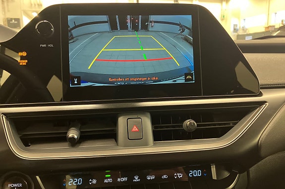 Lexus UX250h 20 of 21