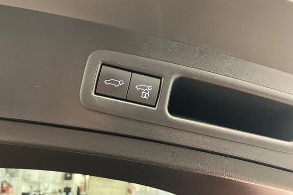 Lexus UX250h 19 of 21