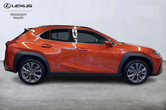 Lexus UX250h 16 of 21