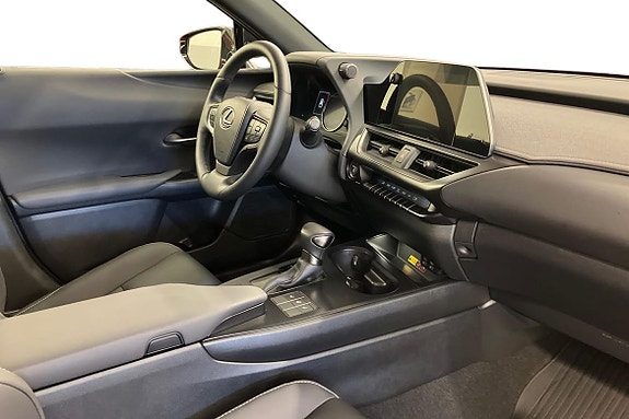 Lexus UX250h 6 of 21