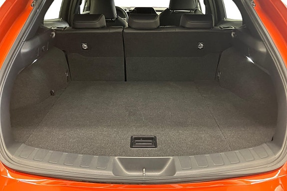 Lexus UX250h 10 of 21