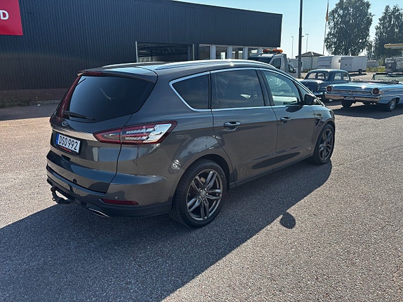 Ford S-MAX 4 of 5