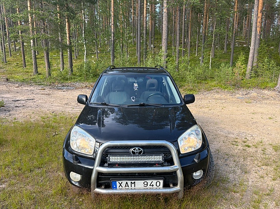 Toyota RAV4 4 of 5